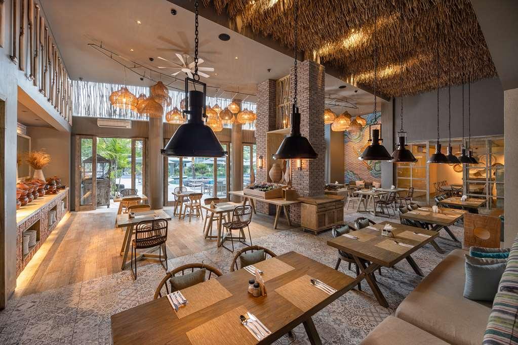 Hotel Cross Bali Breakers Jimbaran Restaurant foto